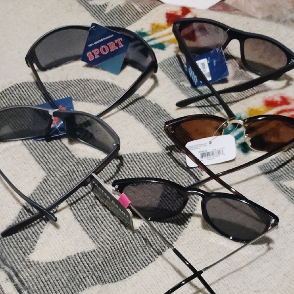 Bundle!Foster Grant Black and Brown Sunglasses Collection - Picture 5 of 6